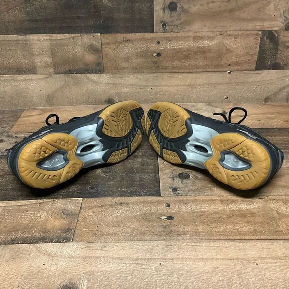 Mizuno Women’s wave hurricane 3 430225 9073 Black running shoes size 8.5 - Picture 5 of 6